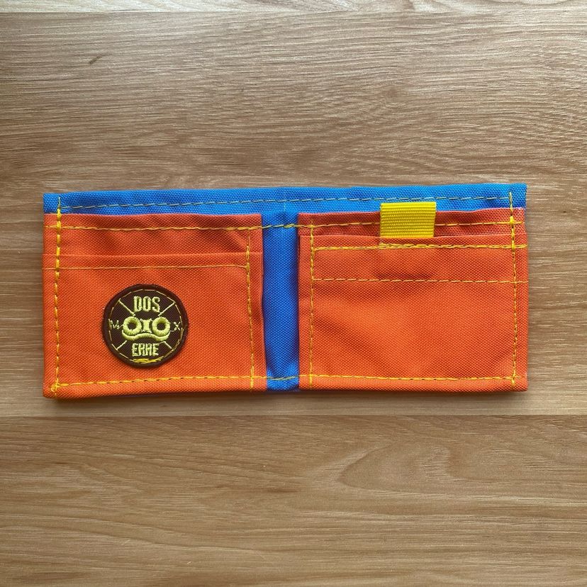 Cartera Reutilizada Personalizada/ Custom Upcycled Wallet