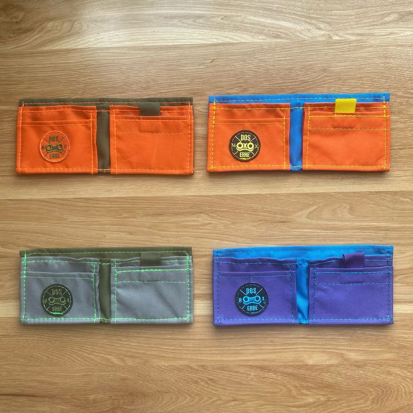 Cartera Reutilizada Personalizada/ Custom Upcycled Wallet